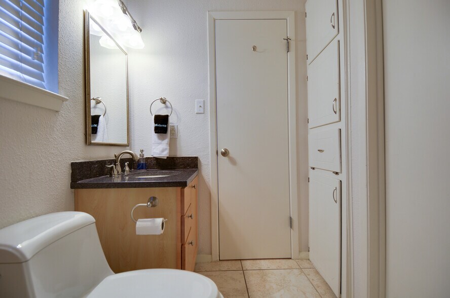 More Photos Of 708-800 S 1st St, Austin Multifamily For Sale