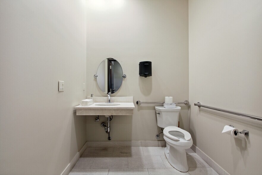 More Photos Of 6050 Pontchartrain Blvd, New Orleans Office For Lease