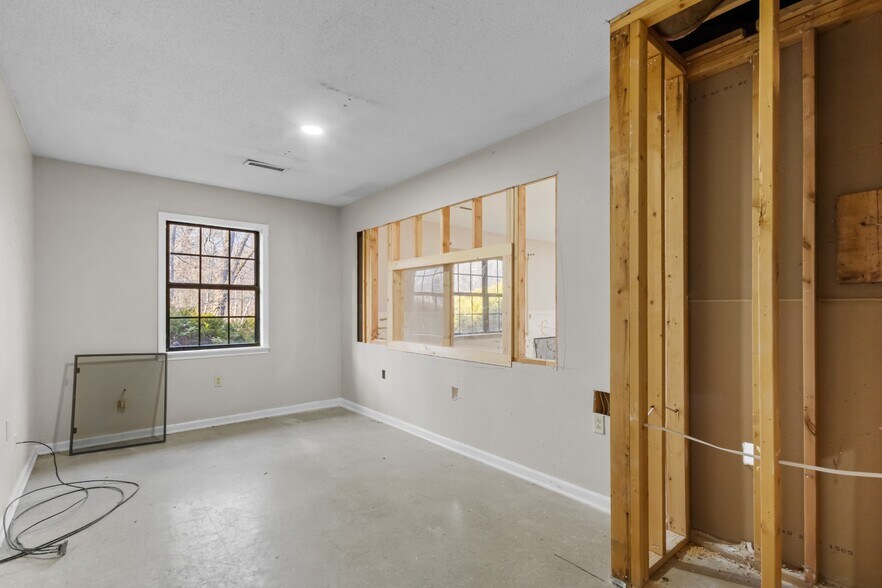 More Photos Of 2425 Highway 41A Byp, Clarksville Light Distribution For Sale