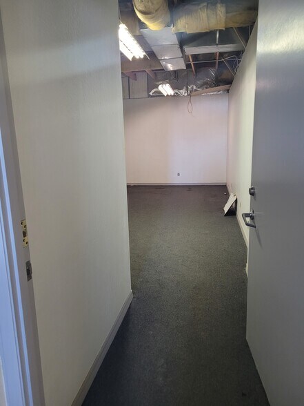 More Photos Of 7323 W Carole Ln, Glendale Light Distribution For Lease