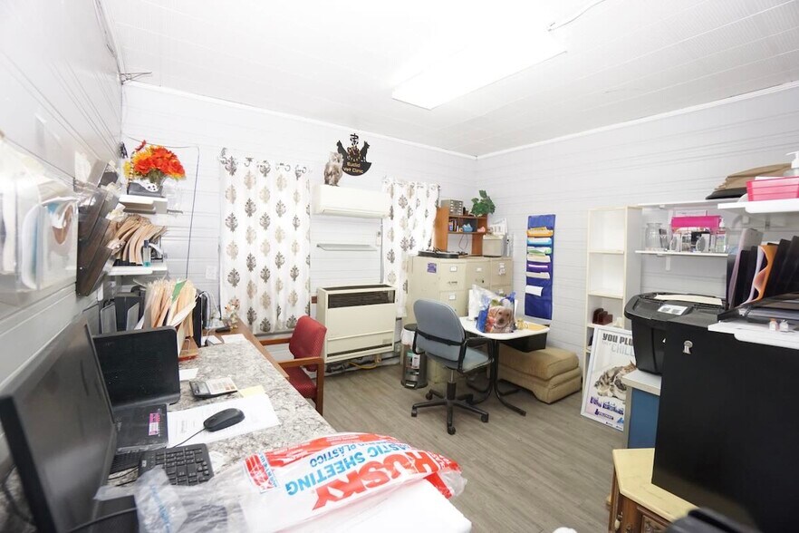 More Photos Of 25580 Lakeland Blvd, Euclid Veterinarian Kennel For Sale