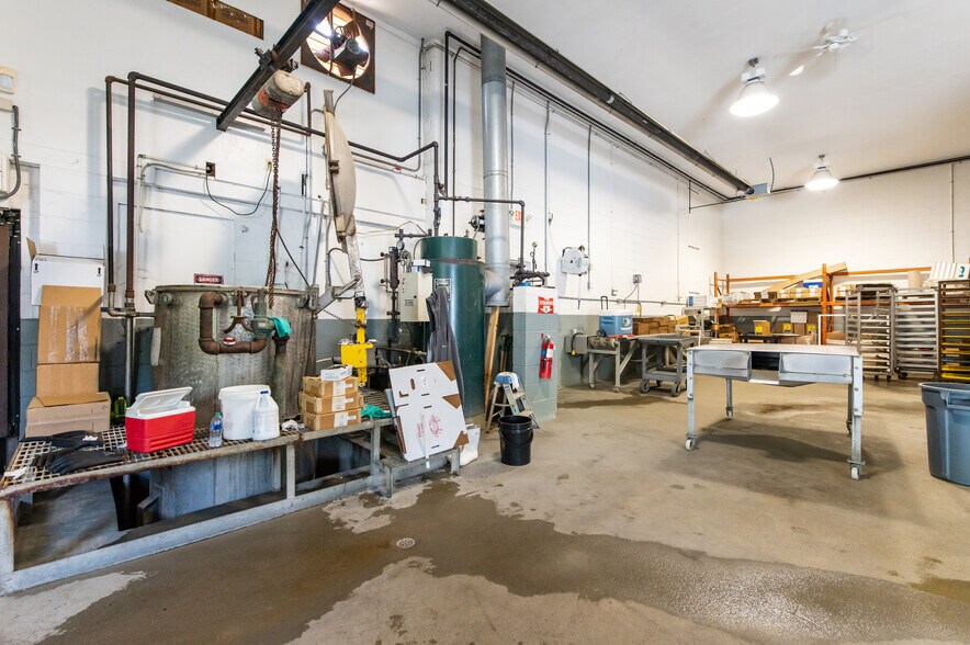 More Photos Of 16552 General Puller Hwy, Deltaville Specialty For Sale