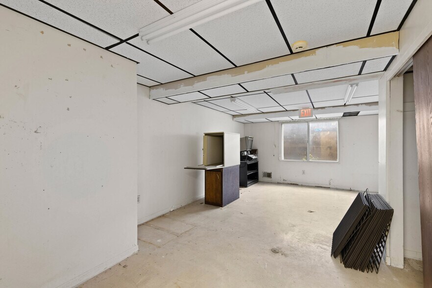 More Photos Of 2640 Ridgeway Ave, Rochester Medical For Sale