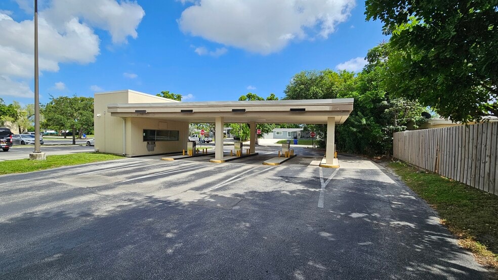 More Photos Of 6600 W Taft St, Hollywood Medical For Lease