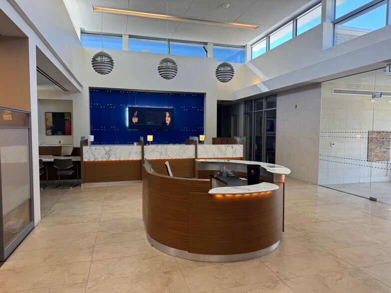 More Photos Of 5576 Grove Blvd, Hoover Bank For Lease