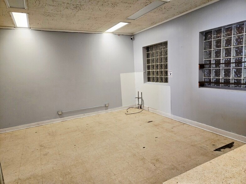 More Photos Of 220 E Galena Blvd, Aurora Storefront For Sale