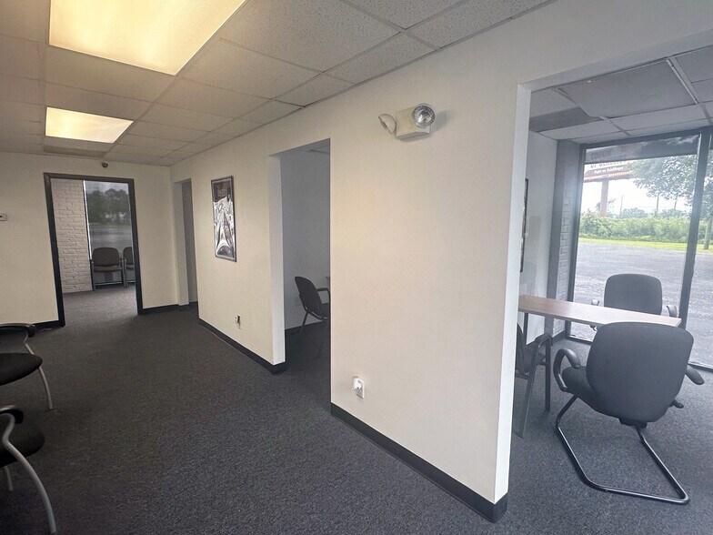 More Photos Of 8461 Airport Blvd, Mobile Auto Dealership For Sale