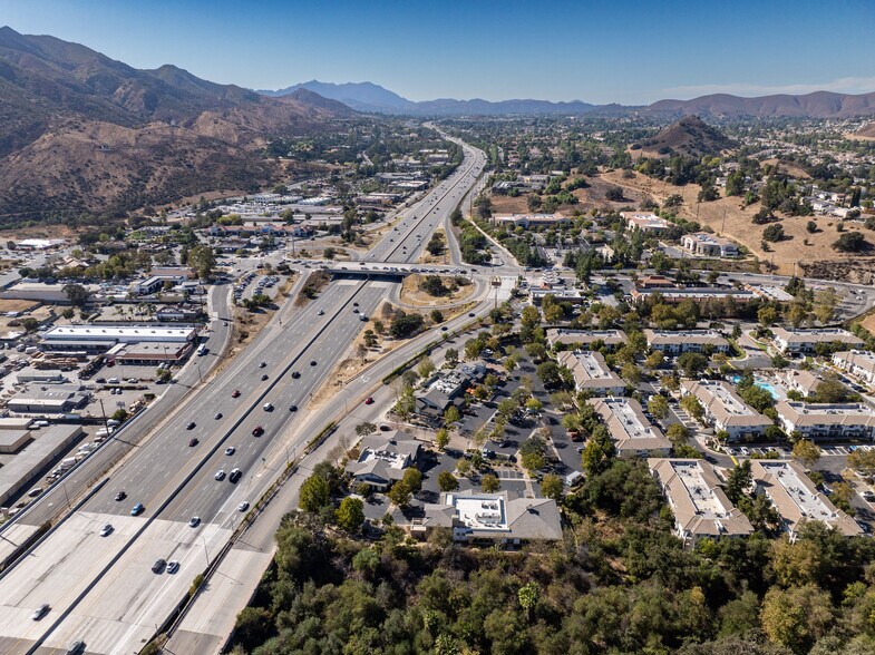 More Photos Of 29105-29125 Canwood St, Agoura Hills Restaurant For Lease
