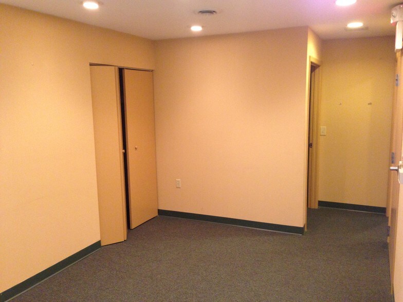 More Photos Of 186 Thomas Johnson Dr, Frederick Unknown For Lease