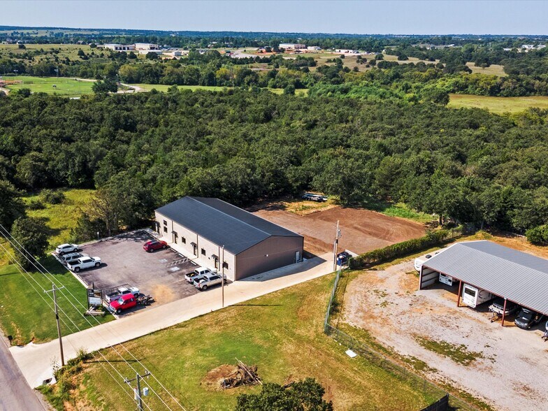 More Photos Of 801 S Tyler Ave, Blanchard Office For Sale