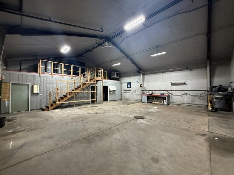 More Photos Of 72 East St, Crystal Lake Light Manufacturing For Lease