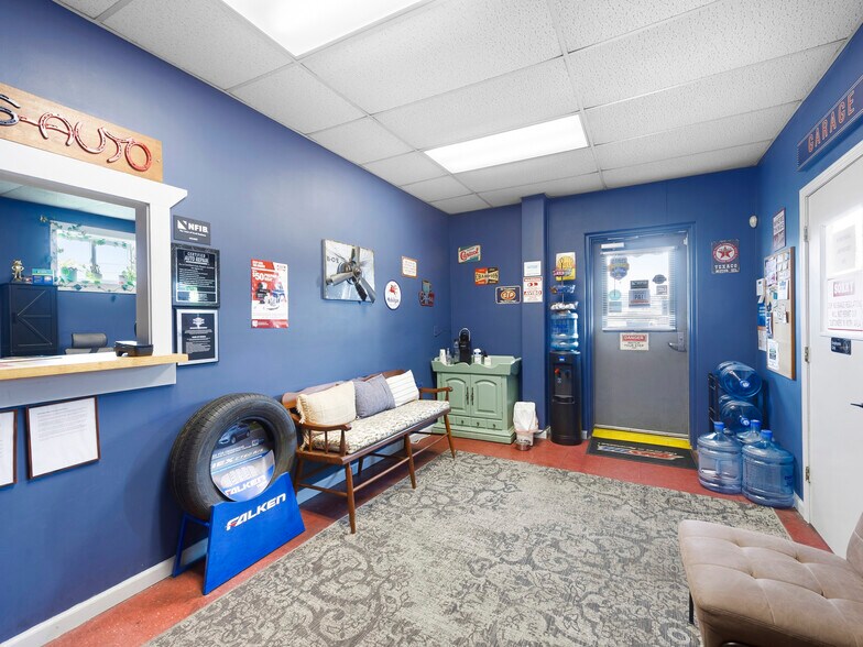 More Photos Of 2109 Spartanburg Hwy, East Flat Rock Industrial For Lease