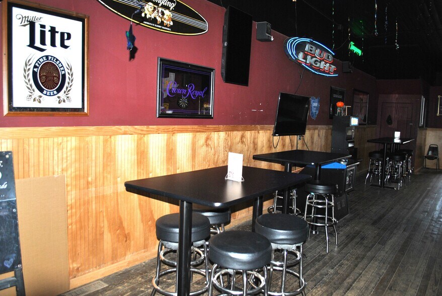 More Photos Of 209 W Main St, Circleville Storefront For Sale