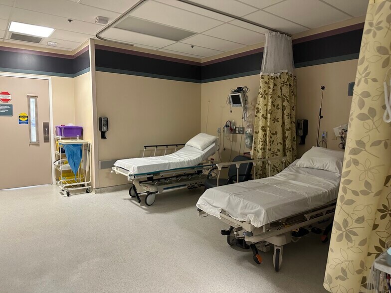 More Photos Of 1310 SE West Star Ave, Port Saint Lucie Hospital For Lease
