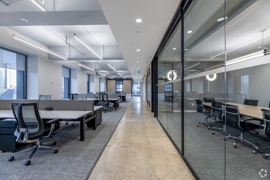 More Photos Of 390 Bay St, Toronto Office For Lease