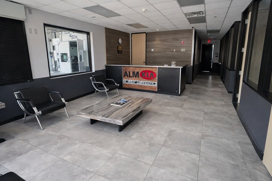 More Photos Of 4310 Jonesboro Rd, Union City Auto Repair For Lease