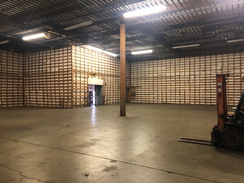 More Photos Of 2440 W Commodore Way, Seattle Manufacturing For Lease
