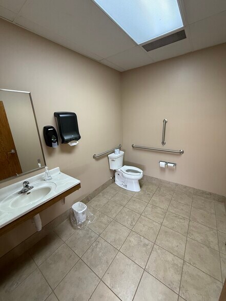 More Photos Of 186 County Road U, River Falls Office For Lease