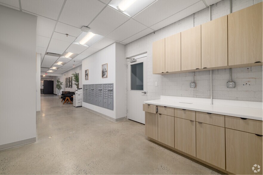 More Photos Of 900 Pressley Rd, Charlotte Warehouse For Lease