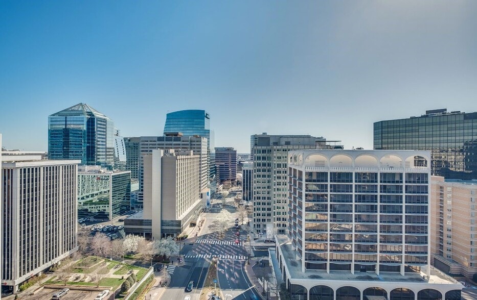 More Photos Of 1500 Wilson Blvd, Arlington Office For Lease