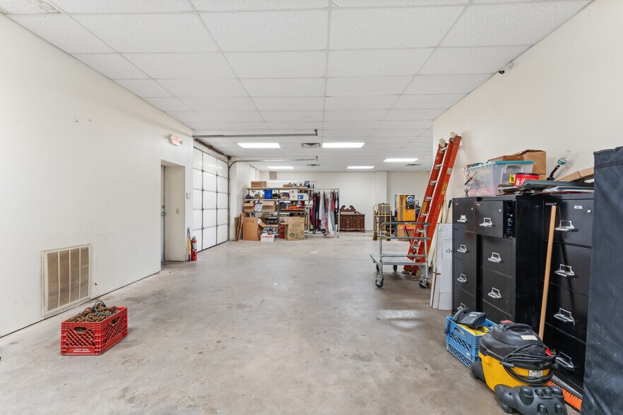 More Photos Of 2103 S Thompson St, Springdale Freestanding For Sale