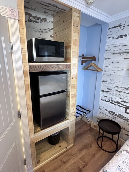 More Photos Of 430 S C St, Virginia City Hotel For Sale