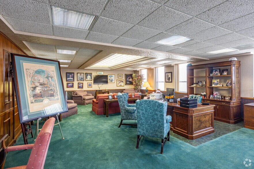 More Photos Of 1003 Central Ave, Fort Dodge Office For Sale