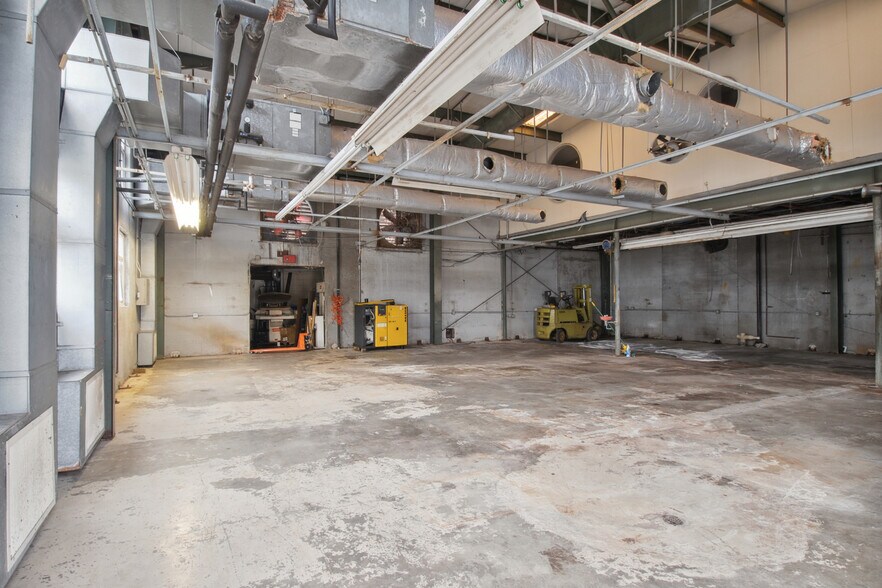 More Photos Of 5038 W Esplanade Ave, Metairie Freestanding For Lease