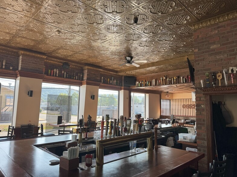 More Photos Of 12-30 Selden St, Woodbridge General Retail For Lease