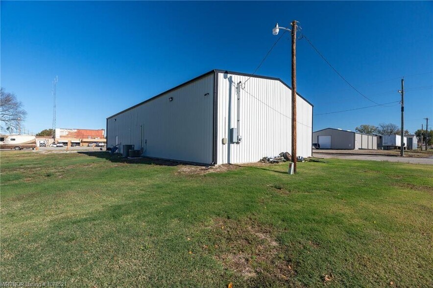 More Photos Of 209 S Broadway St, Stigler Flex For Sale