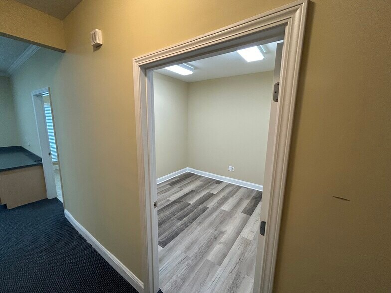 More Photos Of 200-204 River Park North Dr, Woodstock Medical For Sale