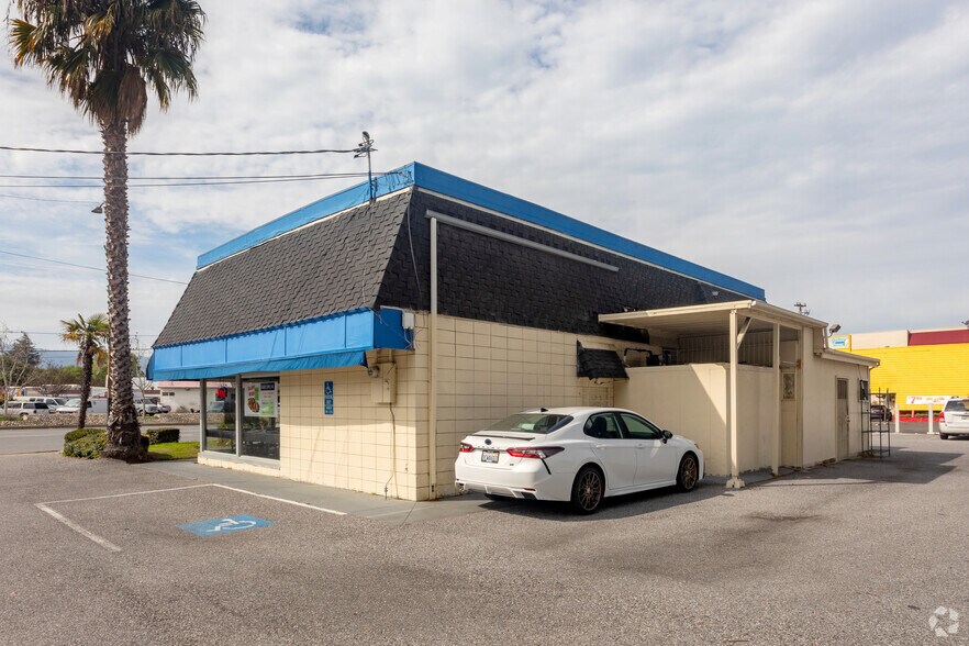 More Photos Of 1350 Camden Ave, Campbell Restaurant For Sale
