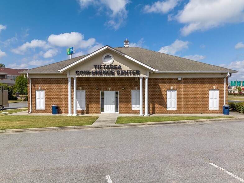 More Photos Of 806 US-82, Tifton Office For Sale