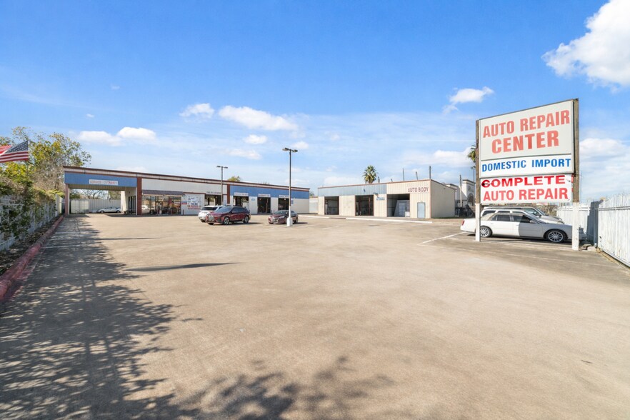 Primary Photo Of 11239 Veterans Memorial Dr, Houston Auto Repair For Sale