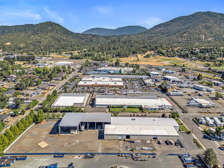 More Photos Of 1990 NW Washington Blvd, Grants Pass Warehouse For Sale