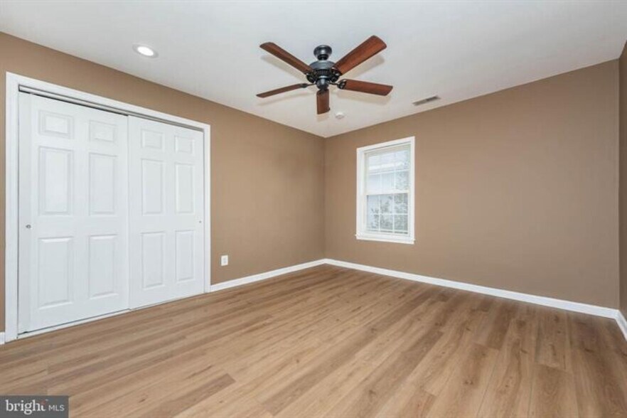 More Photos Of 4021 Barrington Rd, Baltimore Flex For Sale