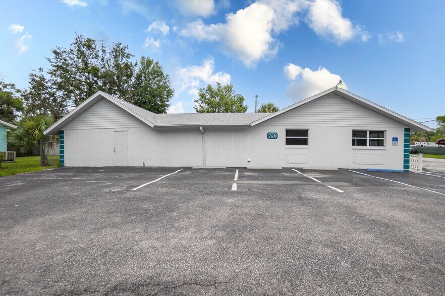 More Photos Of 708 NE 6th St, Crystal River Medical For Sale