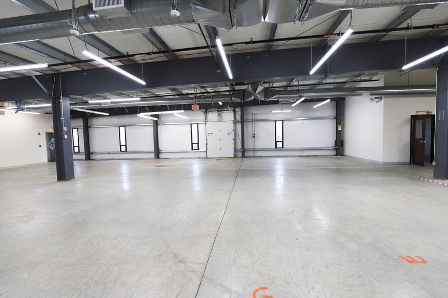 More Photos Of 1034 Pearl St, Brockton Warehouse For Lease