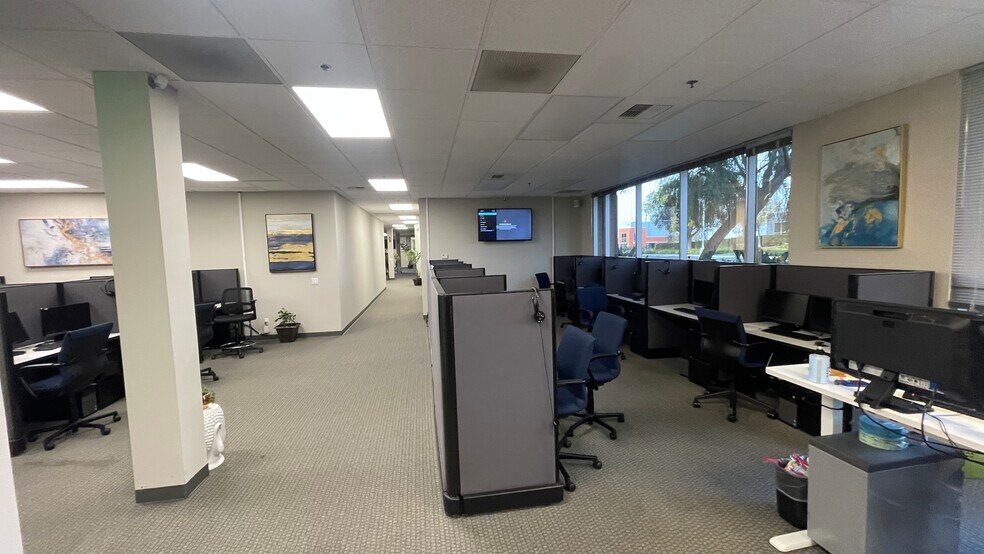 More Photos Of 25391 Commercentre Dr, Lake Forest Coworking Space