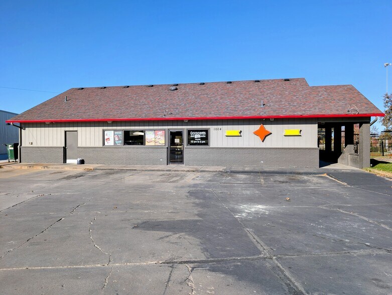 More Photos Of 1004 E 12th Ave, Emporia Storefront For Sale