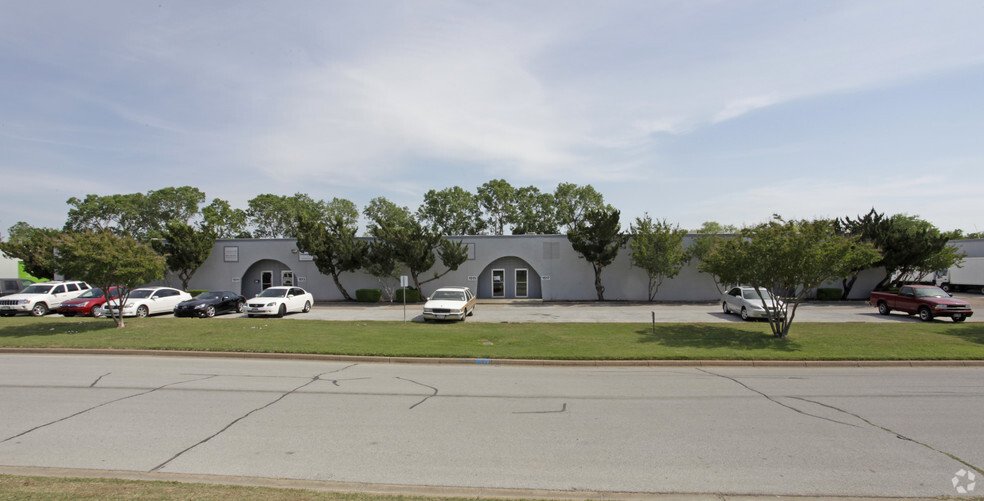 Primary Photo Of 1509-1521 Central Park Dr, Hurst Flex For Lease