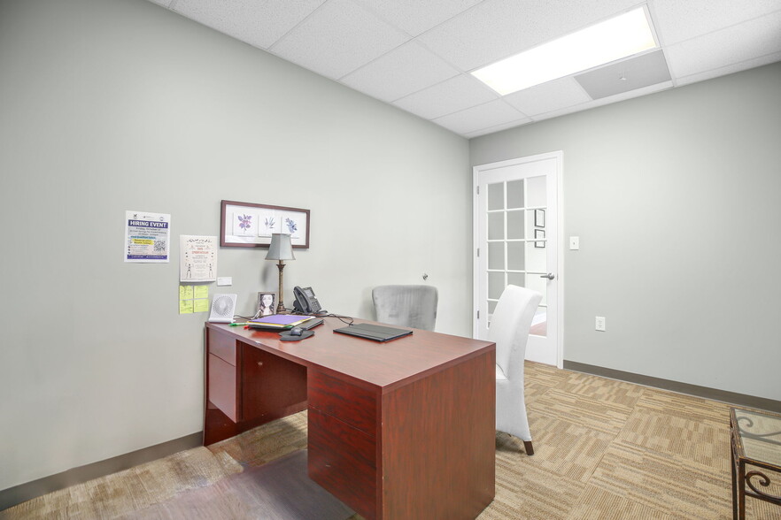 More Photos Of 107 Olde Greenwich Dr, Fredericksburg Office For Sale