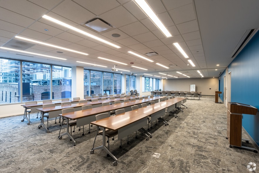 More Photos Of 625 W Adams St, Chicago Office For Lease