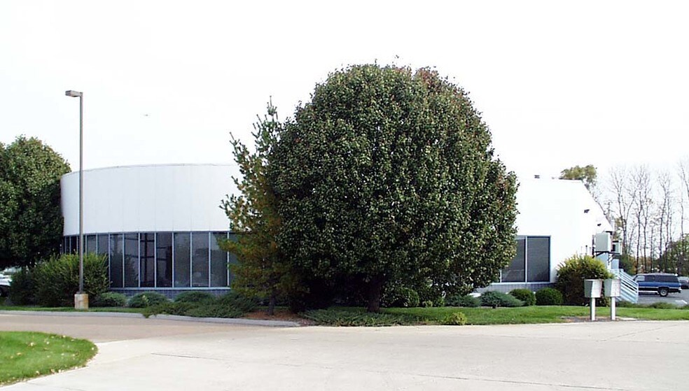 More Photos Of 750-782 Spirit 40 Park Dr, Chesterfield Light Distribution For Sale