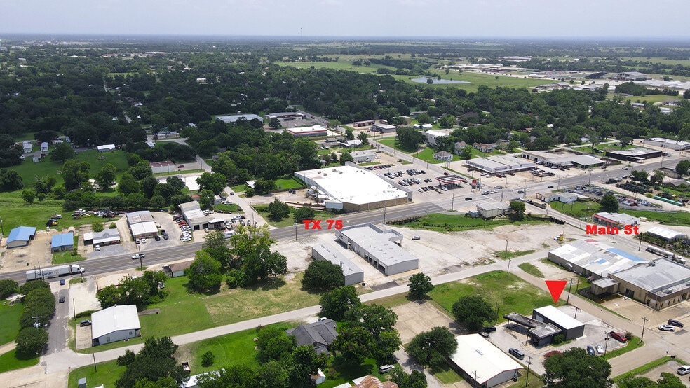 More Photos Of 207 Cottonwood st, Madisonville Warehouse For Sale