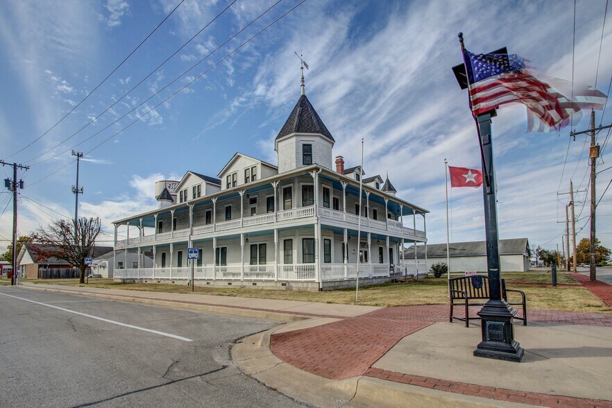 More Photos Of 308 E Don Tyler Ave, Dewey Storefront For Sale