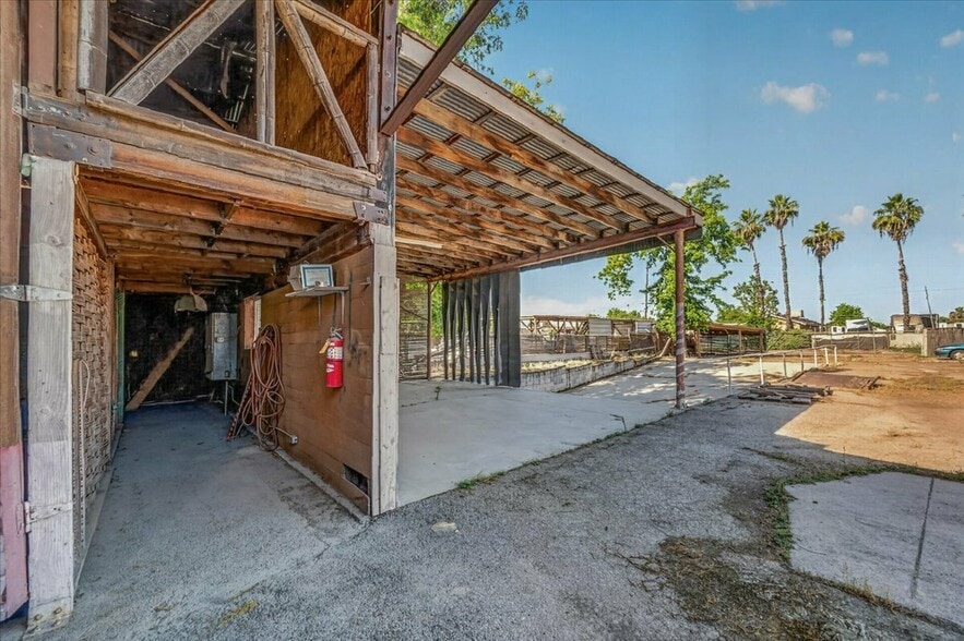 More Photos Of 708 N Pleasant Ave, Fresno Warehouse For Sale