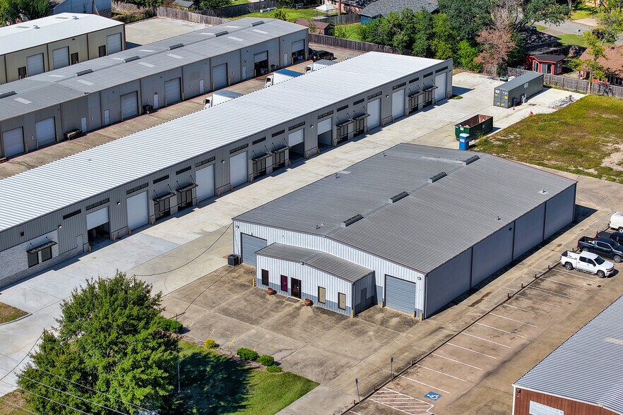 More Photos Of 5342 5th St, Katy Freestanding For Lease