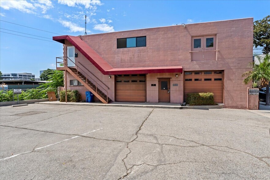More Photos Of 207 S Flower St, Burbank Office Residential For Lease
