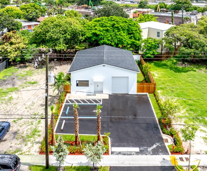 Primary Photo Of 654 NW 22nd Rd, Fort Lauderdale Light Distribution For Sale